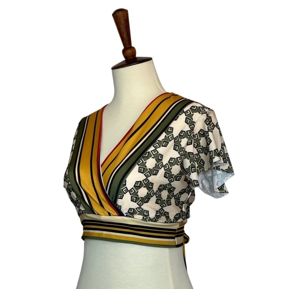 Retro Green Geometric Ruffled Wrap Top Bikini - Picture 9 of 16